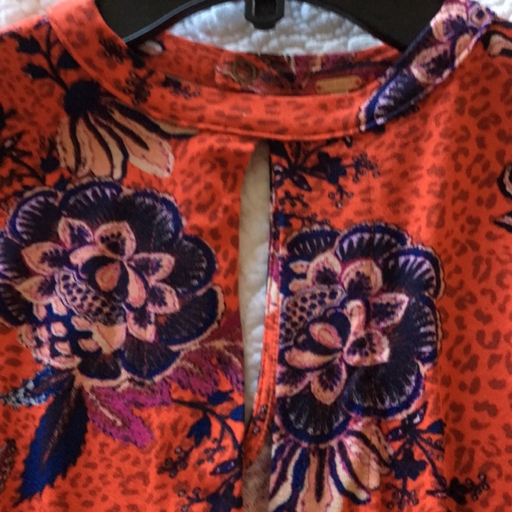 Free People “Hear Me Roar” Top ~ NWOT size M $4.99 Shipping Applied :> - Picture 8 of 8